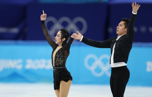 中俄双人滑打响单项前哨战 俄组合“暗中观察”葱桶